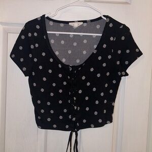 Black Daisy Print Crop Top 🌼🖤
